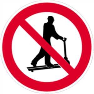 Mit Hubwagen rollen verboten