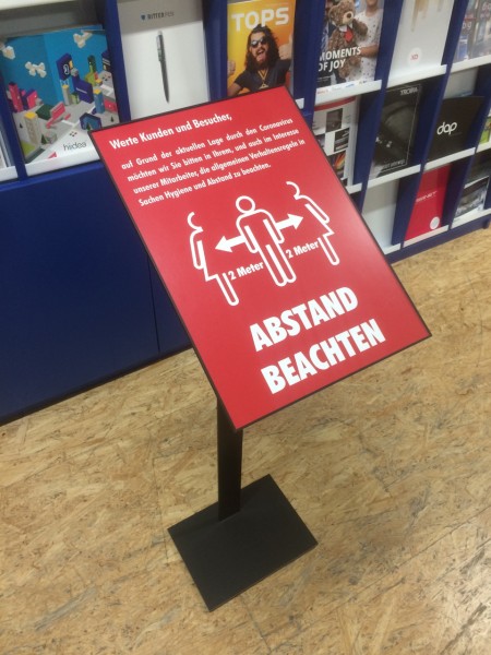 SC Innenaufsteller mit Text "Abstand beachten"